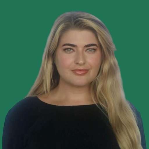 This is a headshot of Ivy Coach's Bethany Hewett, a former Duke University admissions officer.