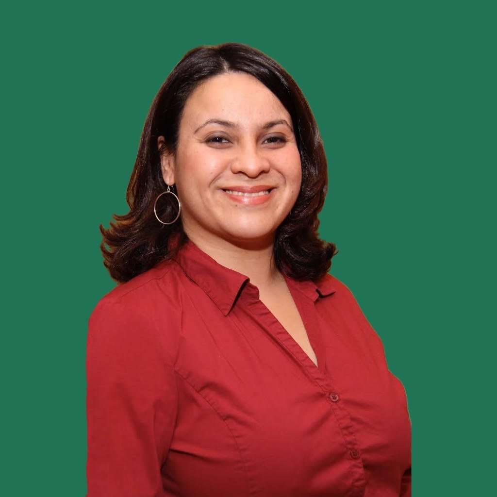 This is a headshot of Jen Duran, senior admissions consultant for Ivy Coach.