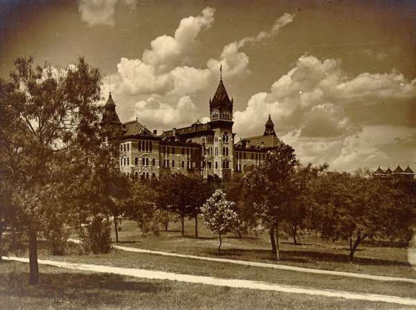 This is a vintage photograph of a college campus.